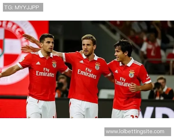 本菲卡狂胜利物浦6-2友谊赛激战引发全场热烈反响